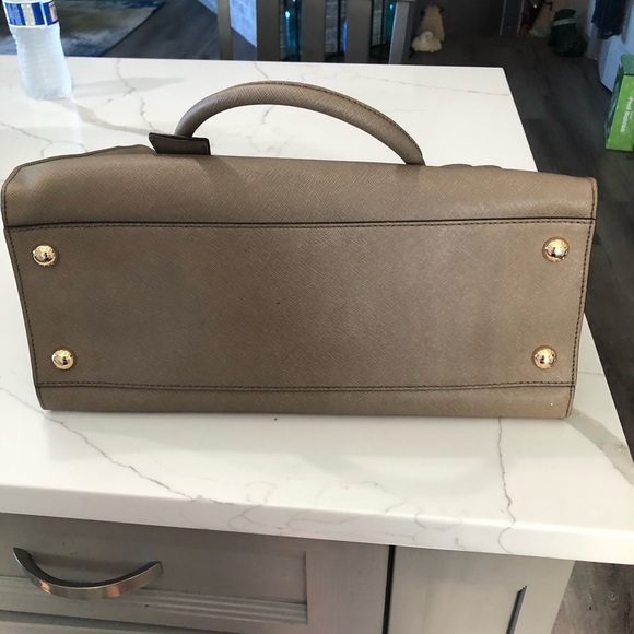 Michael Kors Saffiano purse with Dust Bag - Picture 4 of 7